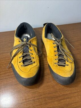 Black Diamond Prime Approach Shoe. Size M-9.5. W-11